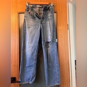 Distressed Levi’s vintage straight ribcage Blue Jeans
Super soft vintage feel.